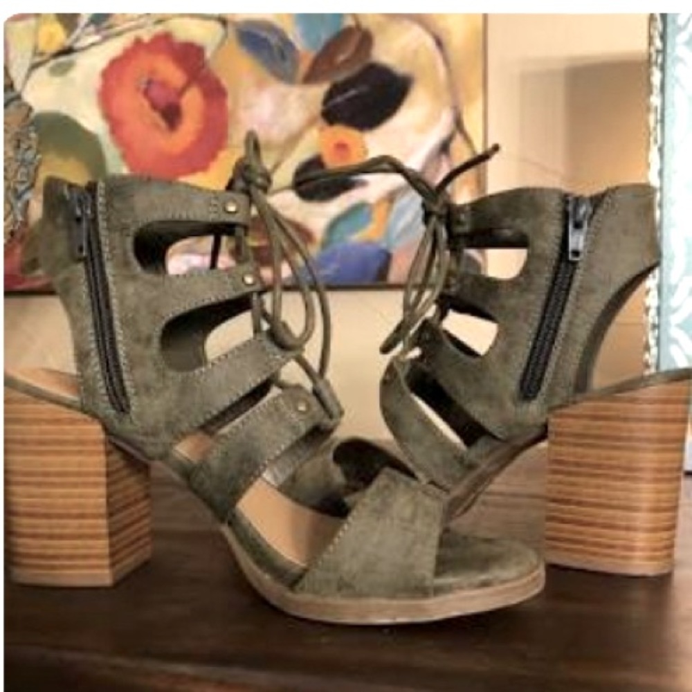 White Mountain Lace Up Heels Olive Size 9